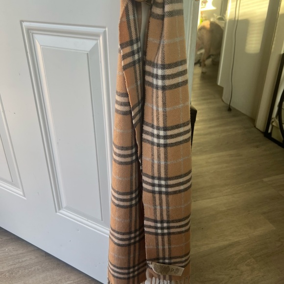 Burberry Tan and Black Checkered Scarf - Picture 6 of 7